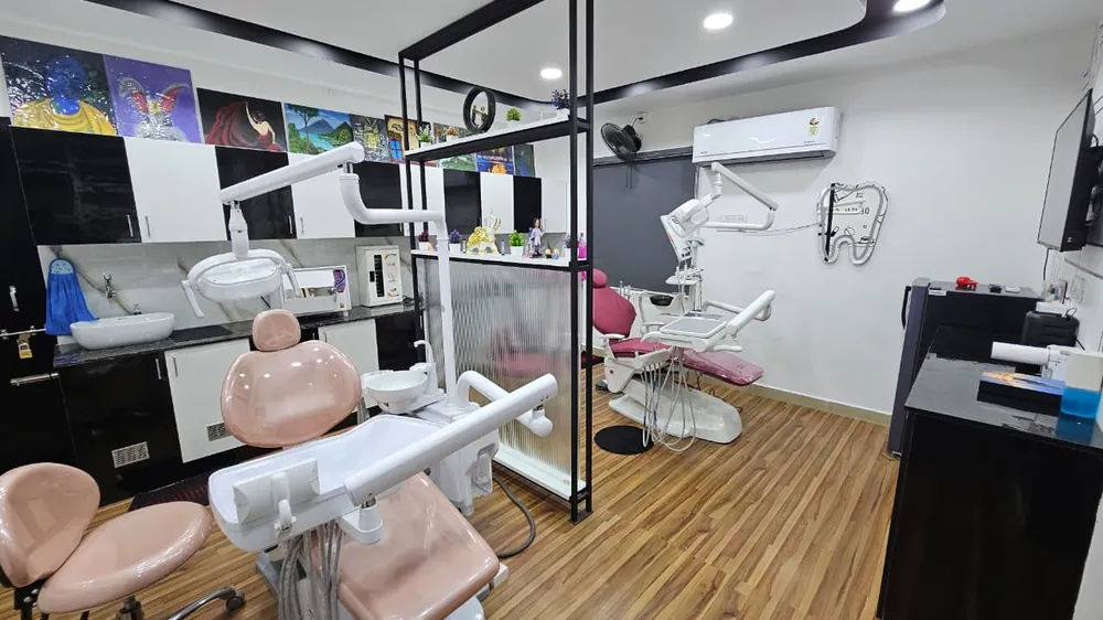 Treatment room with dual dental chairs